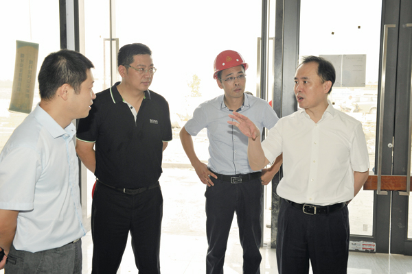 南通通州区领导调研大江足球 高新区新址